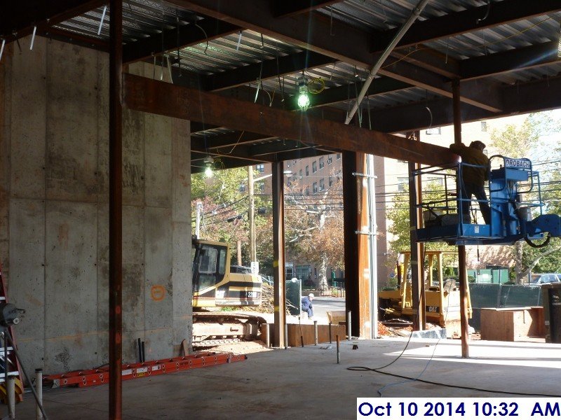 Welding the tube steel at the Servery Room Facing North-East (800x600)